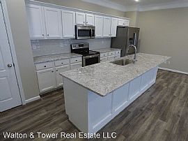 2361 Acton Park Cir, Birmingham, Al 35243 in Birmingham, AL (Photo 4 of 11)