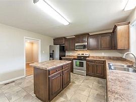 1648 Dobbs Ln, Vestavia Hills, Al 35216 in Vestavia Hills, AL (Photo 4 of 12)