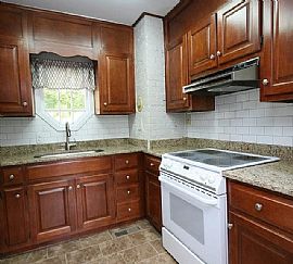 2010 Princeton Blvd Sw, Huntsville, Al 35801 in Huntsville, AL (Photo 5 of 12)