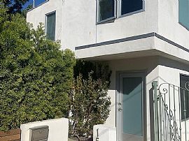 Rent $1400 Deposit $600 Total $2000 Call /text 352 606-5289  Co in Pacific Palisades, CA