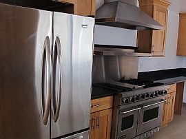 Rent $1400 Deposit $600 Total $2000 Call /text 352 606-5289  Co in Pacific Palisades, CA (Photo 6 of 12)