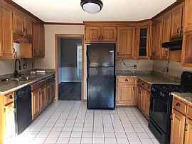 2151 Noel Dr Sw, Huntsville, Al 35803 in Huntsville, AL (Photo 2 of 12)