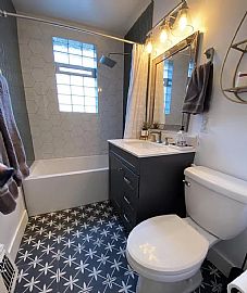 3 Bd1 Ba in Denver, CO (Photo 2 of 7)