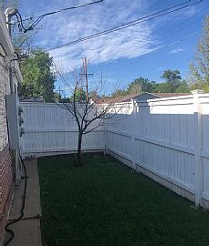 3 Bd1 Ba in Denver, CO (Photo 6 of 7)