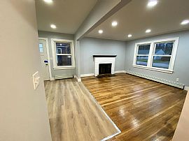 52 Hayden Pkwy, S Burlington, Vt 05403 in South Burlington, VT (Photo 2 of 8)