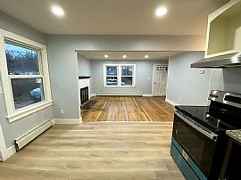 52 Hayden Pkwy, S Burlington, Vt 05403 in South Burlington, VT (Photo 3 of 8)