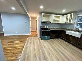 52 Hayden Pkwy, S Burlington, Vt 05403 in South Burlington, VT (Photo 4 of 8)