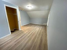 52 Hayden Pkwy, S Burlington, Vt 05403 in South Burlington, VT (Photo 5 of 8)