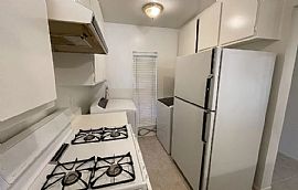 66 Lemon Grv, Irvine, Ca Rent 800 Deposit 800 Total 1600 in Irvine, CA (Photo 2 of 6)