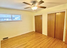 3 Bedroom Apartment in Wheat Ridge, CO (Photo 10 of 11)