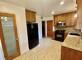 3 Bedroom Apartment in Wheat Ridge, CO (Photo 6 of 11)