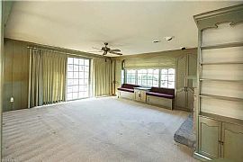 Charming 3 Bedroom Home in Vermilion, OH (Photo 6 of 10)