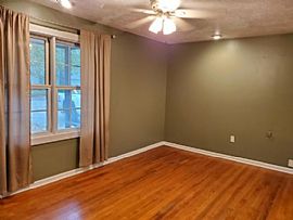 Rent Is $500 and Deposit Is Also $500 in Manhattan, KS (Photo 2 of 8)