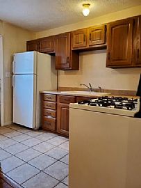 Rent Is $500 and Deposit Is Also $500 in Manhattan, KS (Photo 5 of 8)