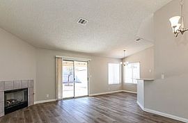 Lovely House. 922 Wagon Train Dr, Henderson, Nv 89002 in Henderson, NV (Photo 3 of 9)