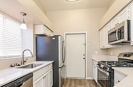 Lovely House. 922 Wagon Train Dr, Henderson, Nv 89002 in Henderson, NV (Photo 5 of 9)