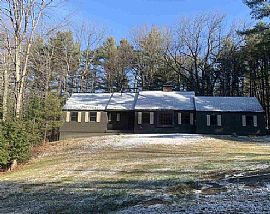 Clean and Spacious 2 Bedroom House. 18 Sunny Ln, Sunapee, Nh 03 in Sunapee, NH