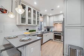 Don’t Miss This Wonderful Opportunity! in Redondo Beach, CA (Photo 2 of 8)