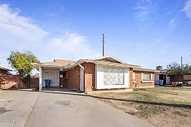 3 Bedrooms, 2 Bathrooms, 1 Car Carport, Plenty of Driveway to P in Phoenix, AZ