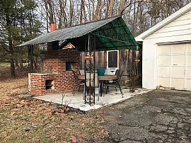 2 Bedroom House  in Stone Ridge, NY (Photo 2 of 7)