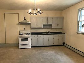 2 Bedroom House  in Stone Ridge, NY (Photo 3 of 7)