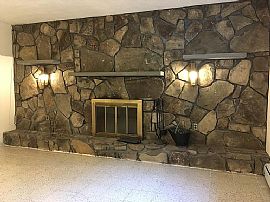 2 Bedroom House  in Stone Ridge, NY (Photo 4 of 7)