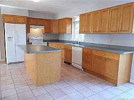 8 Shweky Ct, Wallingford, Ct 06492 in Wallingford, CT (Photo 6 of 11)