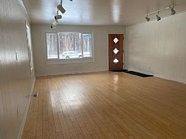 2 Bedroom House  in Anchorage, AK (Photo 2 of 9)