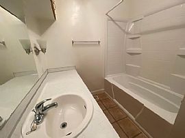 2 Bedroom House  in Anchorage, AK (Photo 5 of 9)