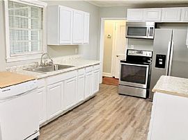 3 Bedroom House  in Brunswick, GA (Photo 2 of 7)