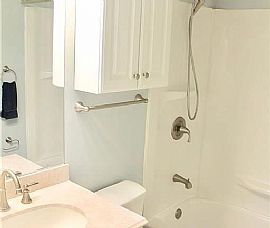 3 Bedroom House  in Brunswick, GA (Photo 5 of 7)