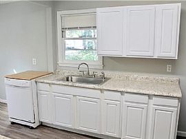 3 Bedroom House  in Brunswick, GA (Photo 7 of 7)