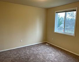 Comfortable 4 Bedroom House. 14701 85th Avenue Ct E, Puyallup,  in Puyallup, WA (Photo 10 of 12)