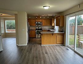 Comfortable 4 Bedroom House. 14701 85th Avenue Ct E, Puyallup,  in Puyallup, WA (Photo 5 of 12)