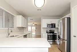 24802 N 36th Dr, Glendale, Az 85310 in Glendale, AZ (Photo 4 of 8)