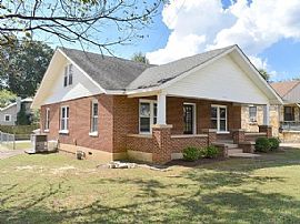 528 Simpson St, Florence, Al 35630 in Florence, AL (Photo 2 of 8)