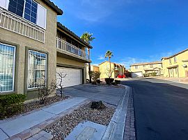 8072 Retriever Ave, Las Vegas, Nv 89147 in Las Vegas, NV (Photo 3 of 12)