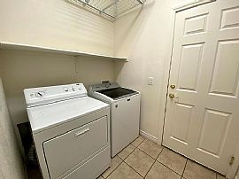 8072 Retriever Ave, Las Vegas, Nv 89147 in Las Vegas, NV (Photo 9 of 12)