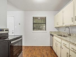 1453 Mamie Dr, Mobile, Al 36618 in Mobile, AL (Photo 6 of 12)