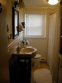 17 Perry Ave, Middletown, Ri 02842 in Middletown, RI (Photo 5 of 6)