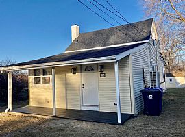 254 Metacom Ave, Warren, Ri 02885  Lovely House in Warren, RI