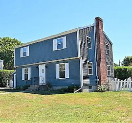 Peaceful  House. 1 Longmeadow Ave, Middletown, Ri 02842 in Middletown, RI
