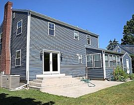 Peaceful  House. 1 Longmeadow Ave, Middletown, Ri 02842 in Middletown, RI (Photo 2 of 11)