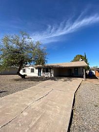 2633 Meadowlark Dr, Sierra Vista, Az 85635 in Sierra Vista, AZ