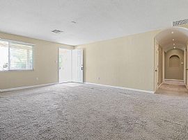 13214 N 37th Way, Phoenix, Az 85032 in Phoenix, AZ (Photo 2 of 12)