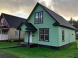 Charming 3 Bedroom in Hoquiam, WA