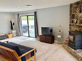 1026 Hillstown Rd, Glastonbury, Ct 06033 in Glastonbury, CT (Photo 4 of 10)