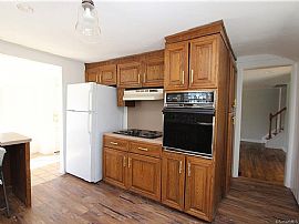 7 Maple Tree Rd, Brookfield, Ct 06804 in Brookfield, CT (Photo 3 of 12)