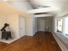 7 Maple Tree Rd, Brookfield, Ct 06804 in Brookfield, CT (Photo 5 of 12)