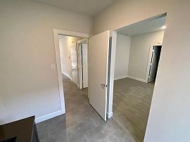 Charming 3 Bedroom Townhouse in Houston, TX (Photo 11 of 12)